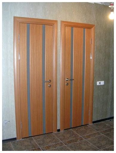 Какая дверь для ванной комнаты лучше?