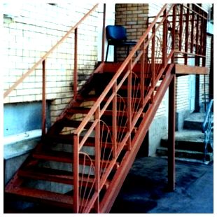 Преимущества металлических лестниц