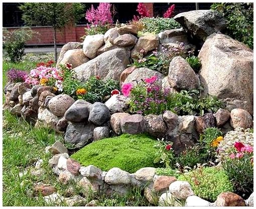 Камень в садовом ландшафте